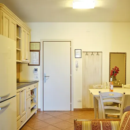 Ristorante Al Cardellino アパートホテル 3*