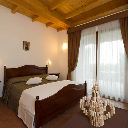 Ristorante Al Cardellino מלון דירות